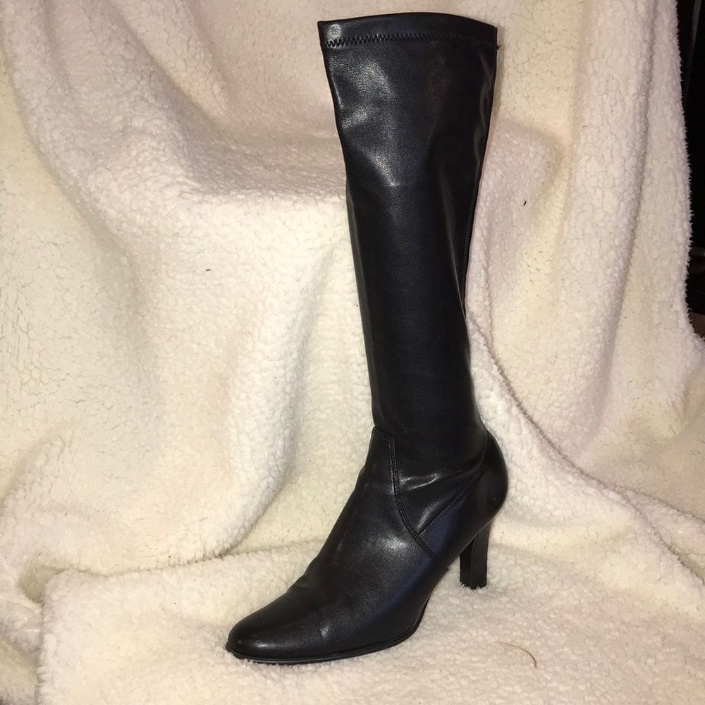 Aero soles high top boots.